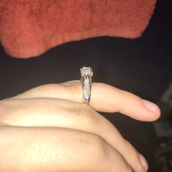 Keepsake engagement ring. - Picture 3 of 5